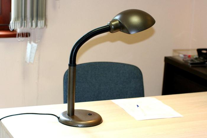 Used 1 x DDR office table lamp , Well preserved , Bundeswehr , ideal for dealers, lamp