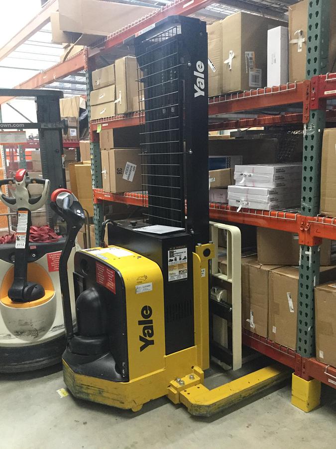Used 2018 Yale MSW025 Straddle Stacker