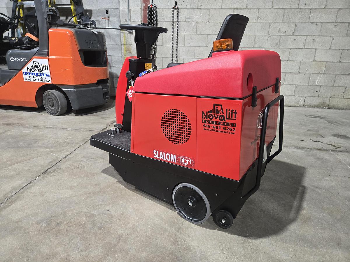 RCM SLALOM E Sweeper