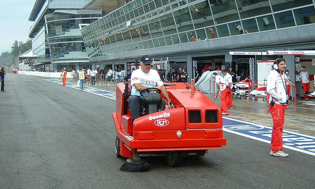 RCM DUEMILA Ride-on Floor Sweeper