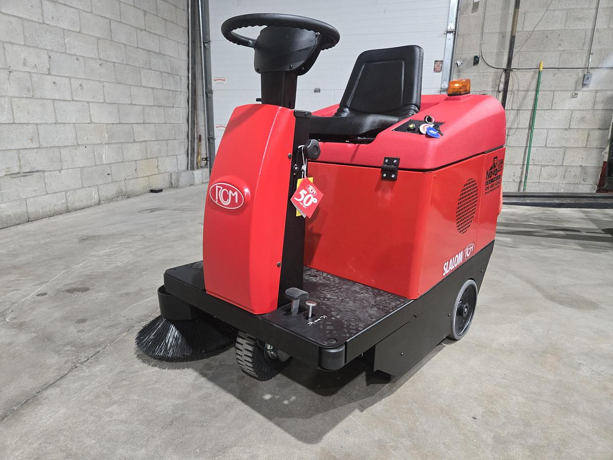 RCM SLALOM E Sweeper