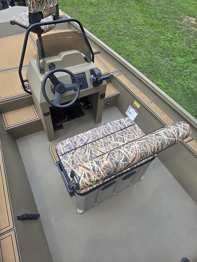 2027 G3 18CCJ Desert Brown, Sea Dek
