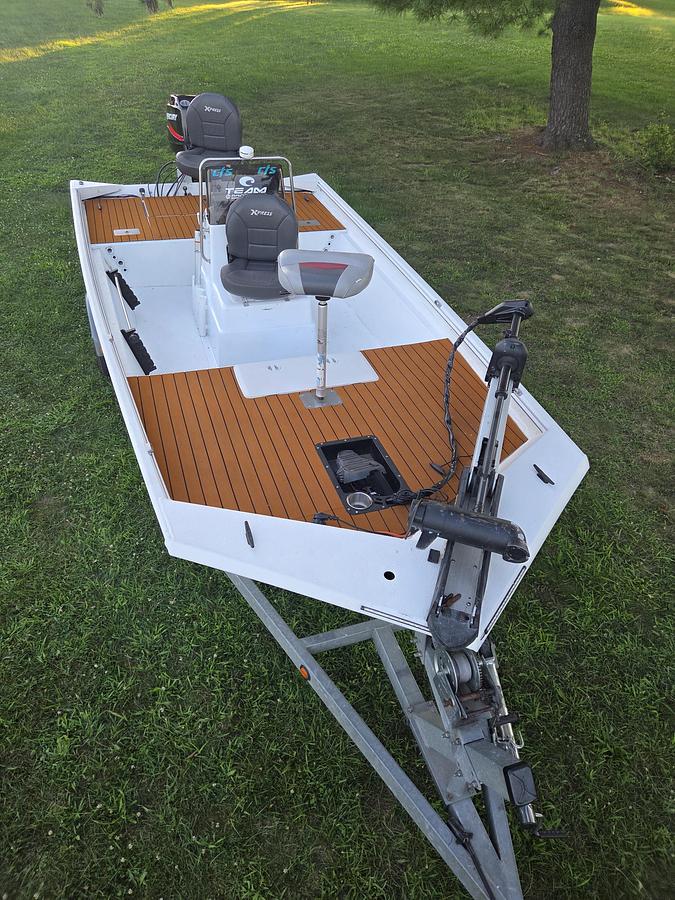 Used 2004 Xpress VX18CC