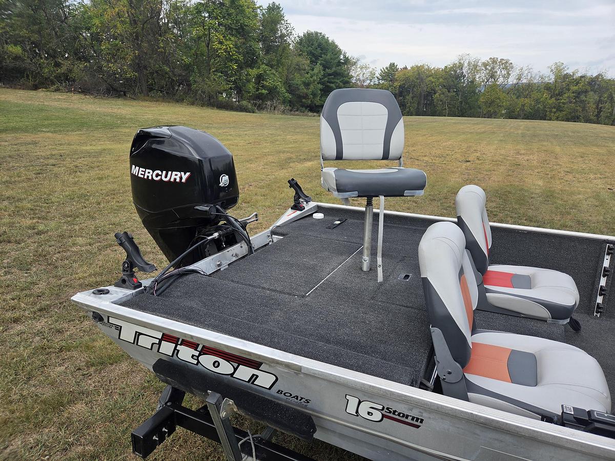 Used 2010 Triton Storm 16