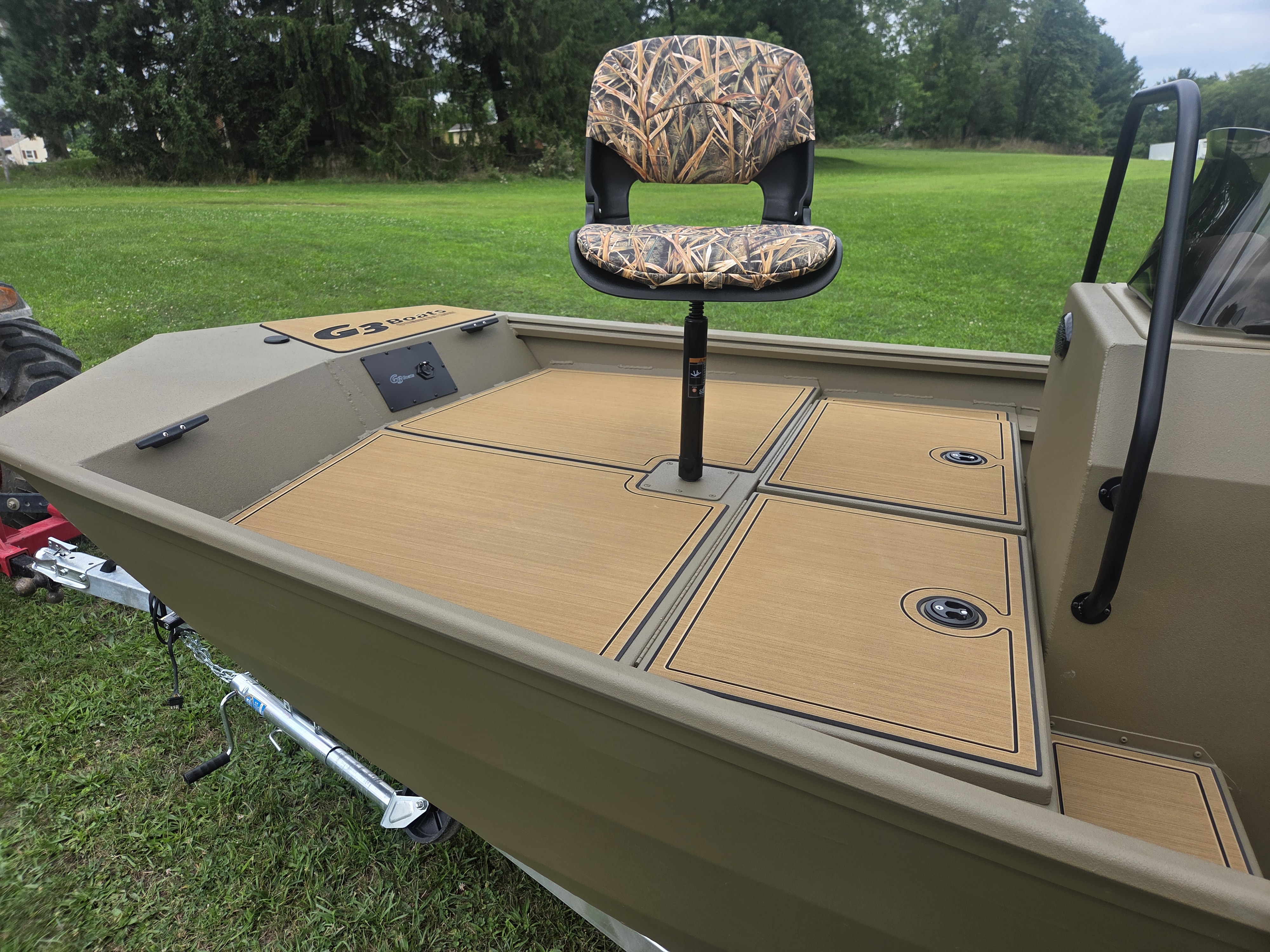 2027 G3 18CCJ Desert Brown, Sea Dek