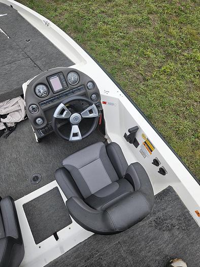 Used 1999 Stratos 283 Vindicator