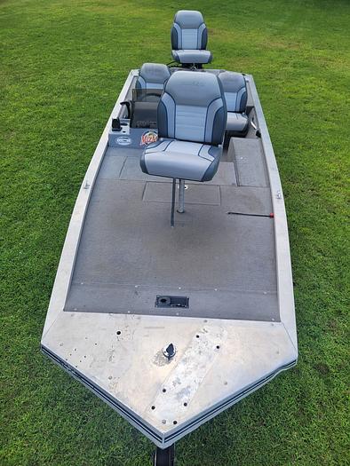 Used 1995 Bass Tracker