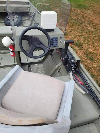 Used 2002 Lowe L1652MT