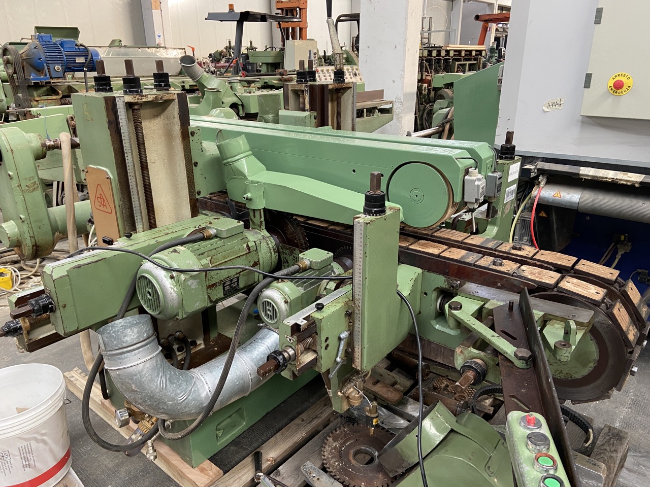 Usato Squadratrice marca Spa, composta da Incisore pneumatico, Truciolatore, Toupie, apertura 3200 mm