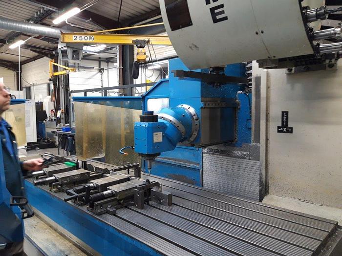 Utilisé Fraiseuse CN banc fixe Marque CME type FS-5