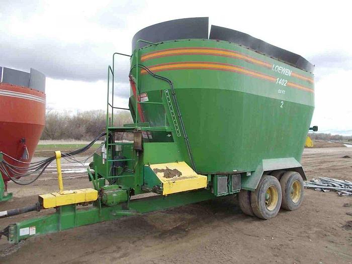 Used Loewen 1402 Vertical Feed Mixer