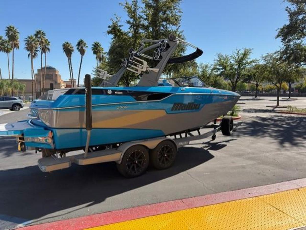 Used 2021 Malibu Boats M-Series M220