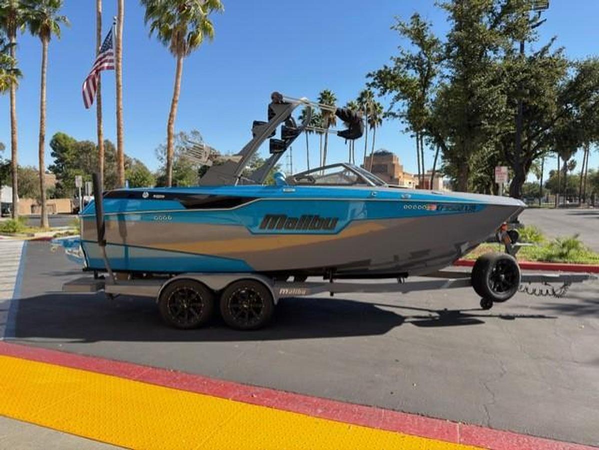 Used 2021 Malibu Boats M-Series M220