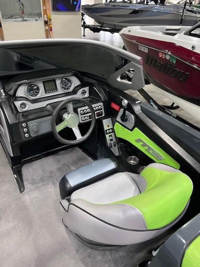 Used 2015 MB Sports F24 Tomcat