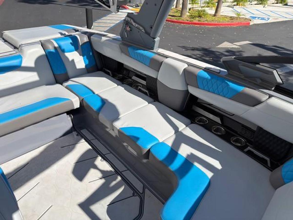 Used 2021 Malibu Boats M-Series M220