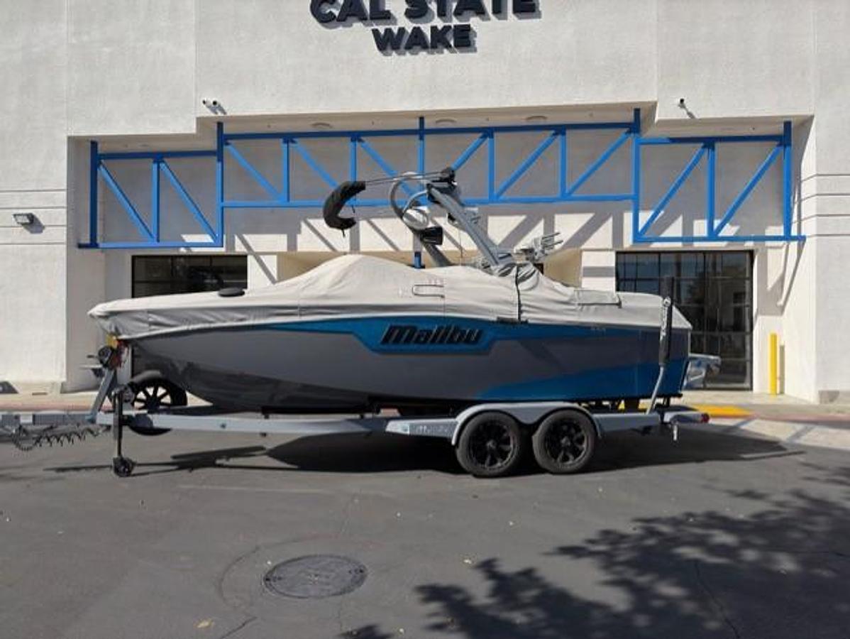 Used 2021 Malibu Boats M-Series M220