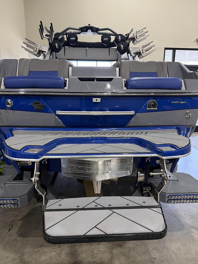 Used 2022 Malibu 25 LSV
