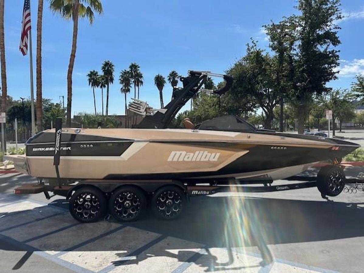 Used 2022 Malibu Boats Wakesetter 24 MXZ