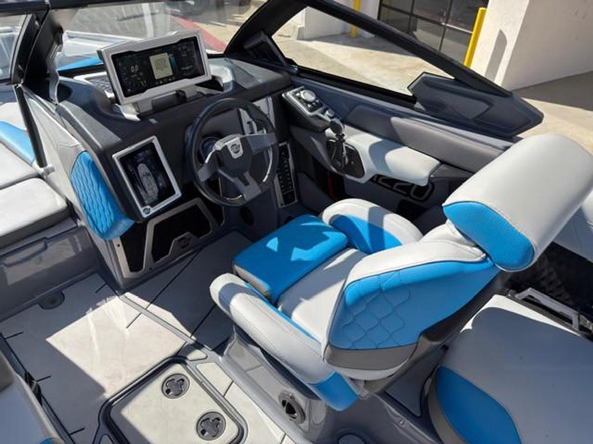 Used 2021 Malibu Boats M-Series M220