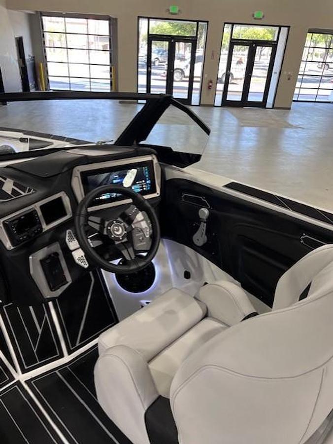 2025 Centurion Nv233