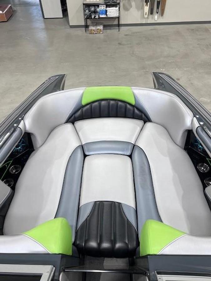 Used 2015 MB Sports F24 Tomcat