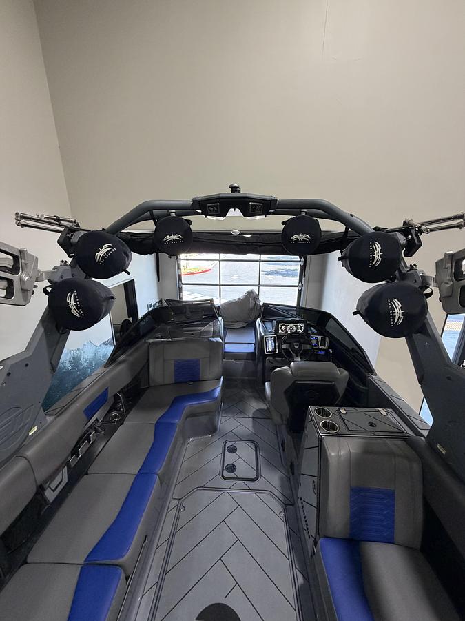Used 2022 Malibu 25 LSV