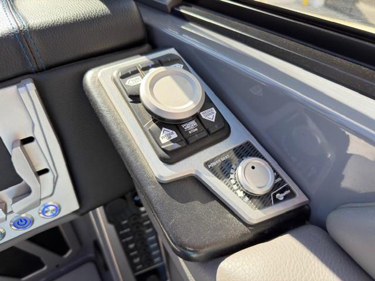 Used 2021 Malibu Boats M-Series M220