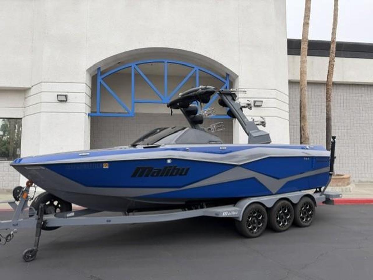 Used 2022 Malibu 25 LSV