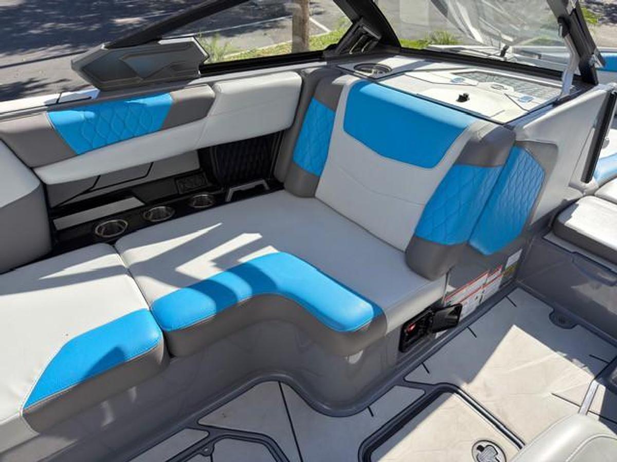 Used 2021 Malibu Boats M-Series M220