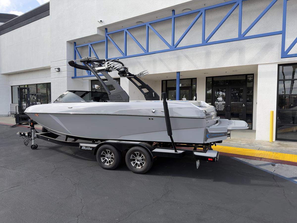 Used 2017 Malibu Boats 22 VLX