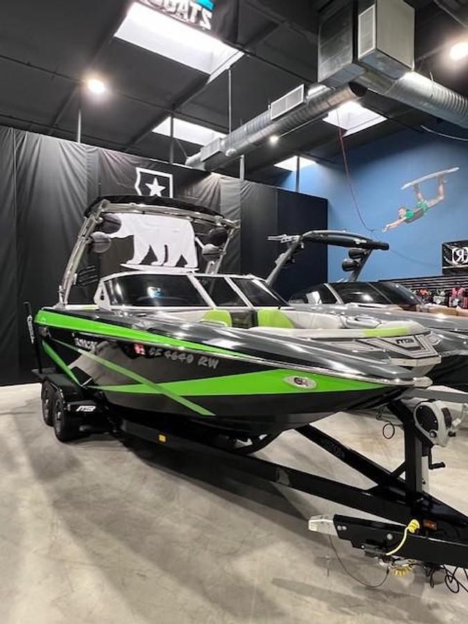 Used 2015 MB Sports F24 Tomcat