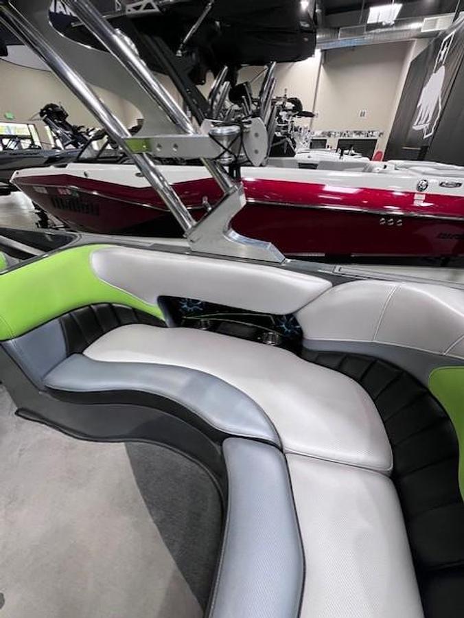 Used 2015 MB Sports F24 Tomcat