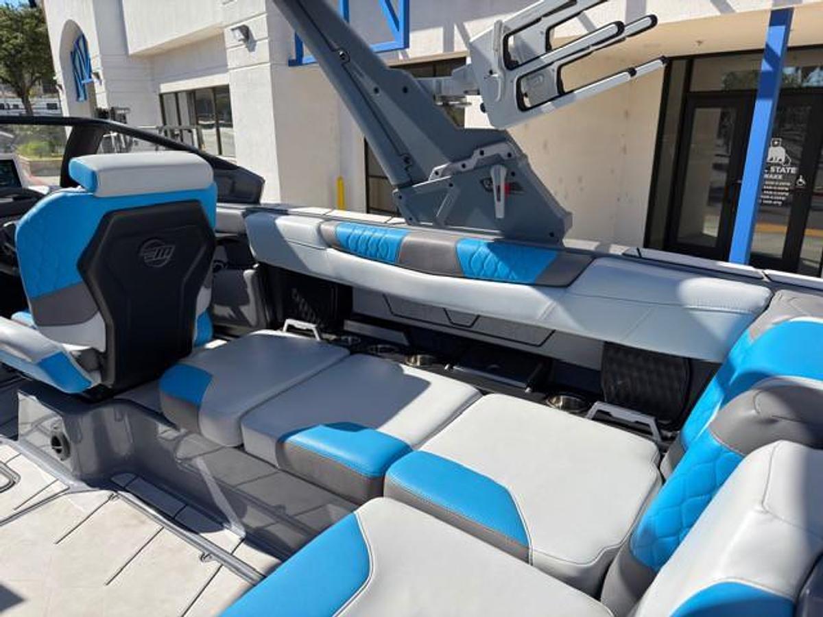 Used 2021 Malibu Boats M-Series M220