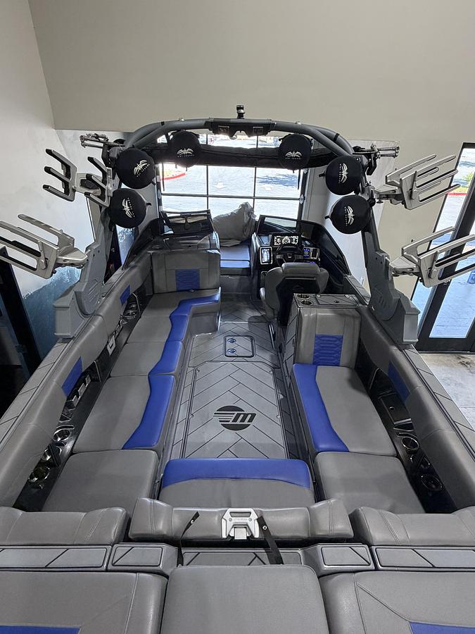 Used 2022 Malibu 25 LSV