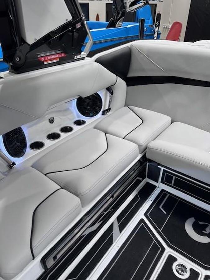 2025 Centurion Nv233