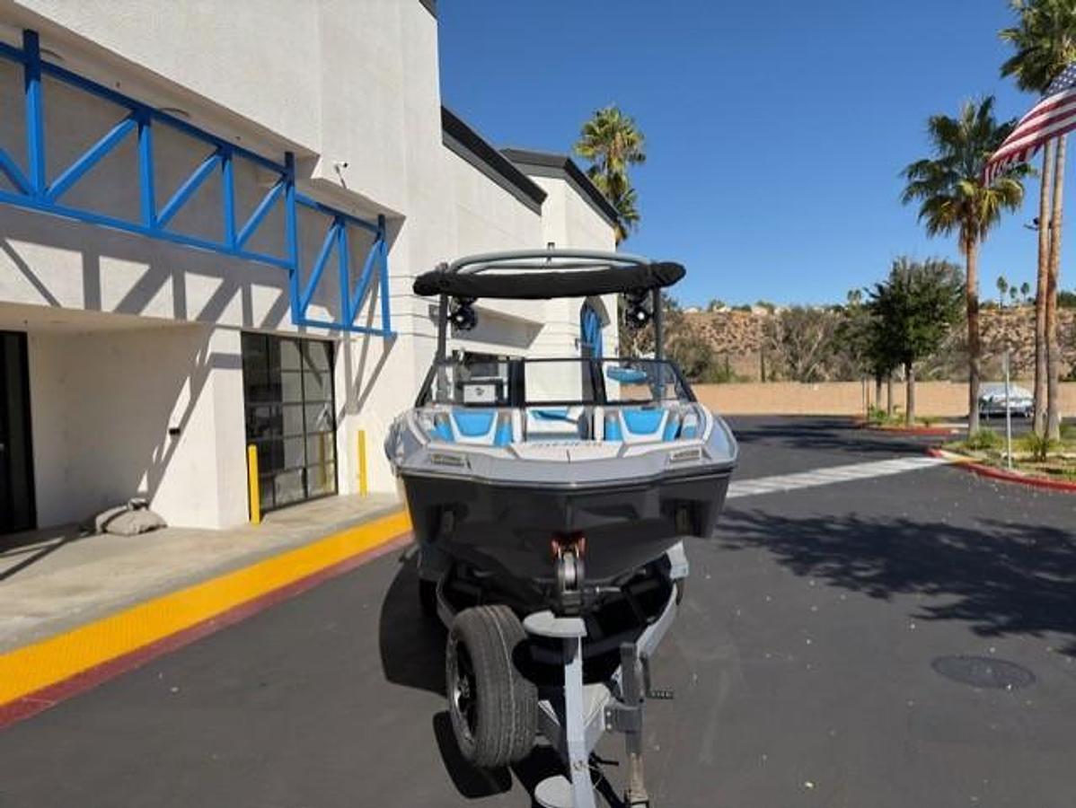 Used 2021 Malibu Boats M-Series M220
