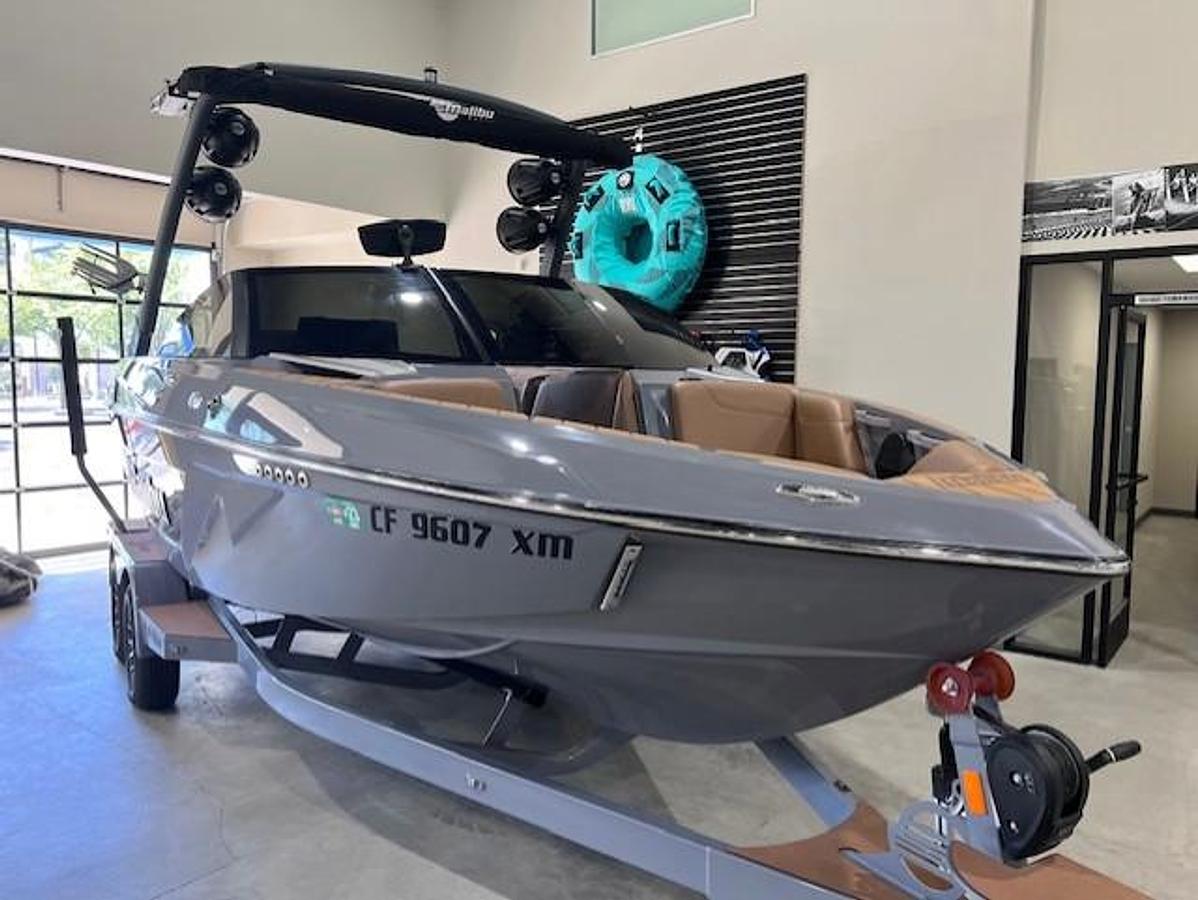 Used 2022 Malibu 22 LSV