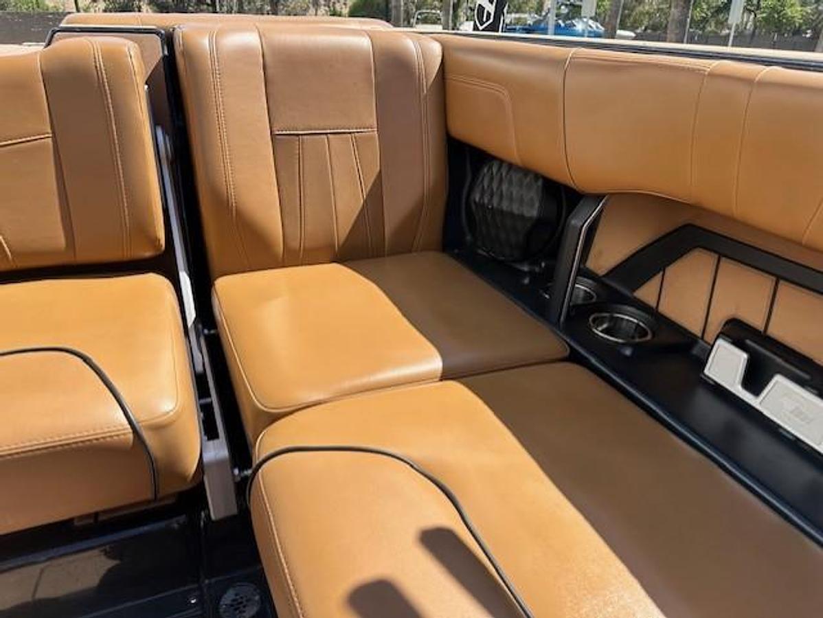 Used 2022 Malibu Boats Wakesetter 24 MXZ