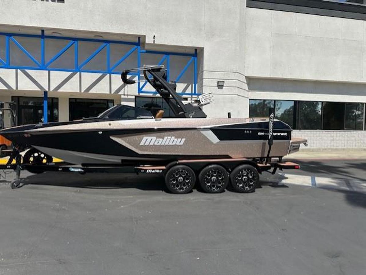 Used 2022 Malibu Boats Wakesetter 24 MXZ