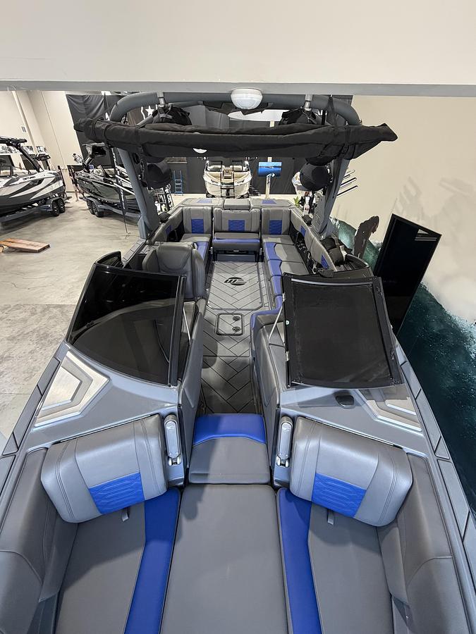 Used 2022 Malibu 25 LSV