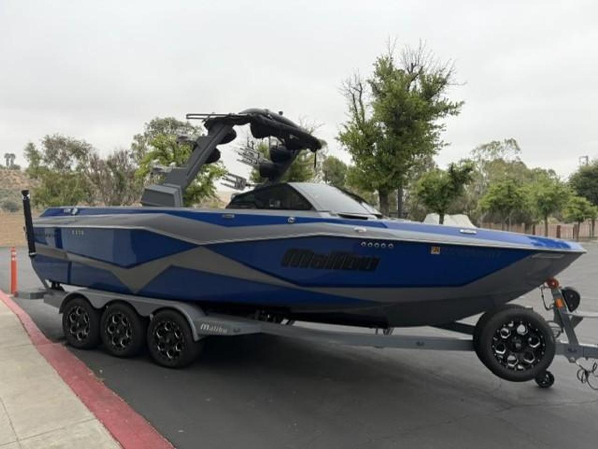 Used 2022 Malibu 25 LSV