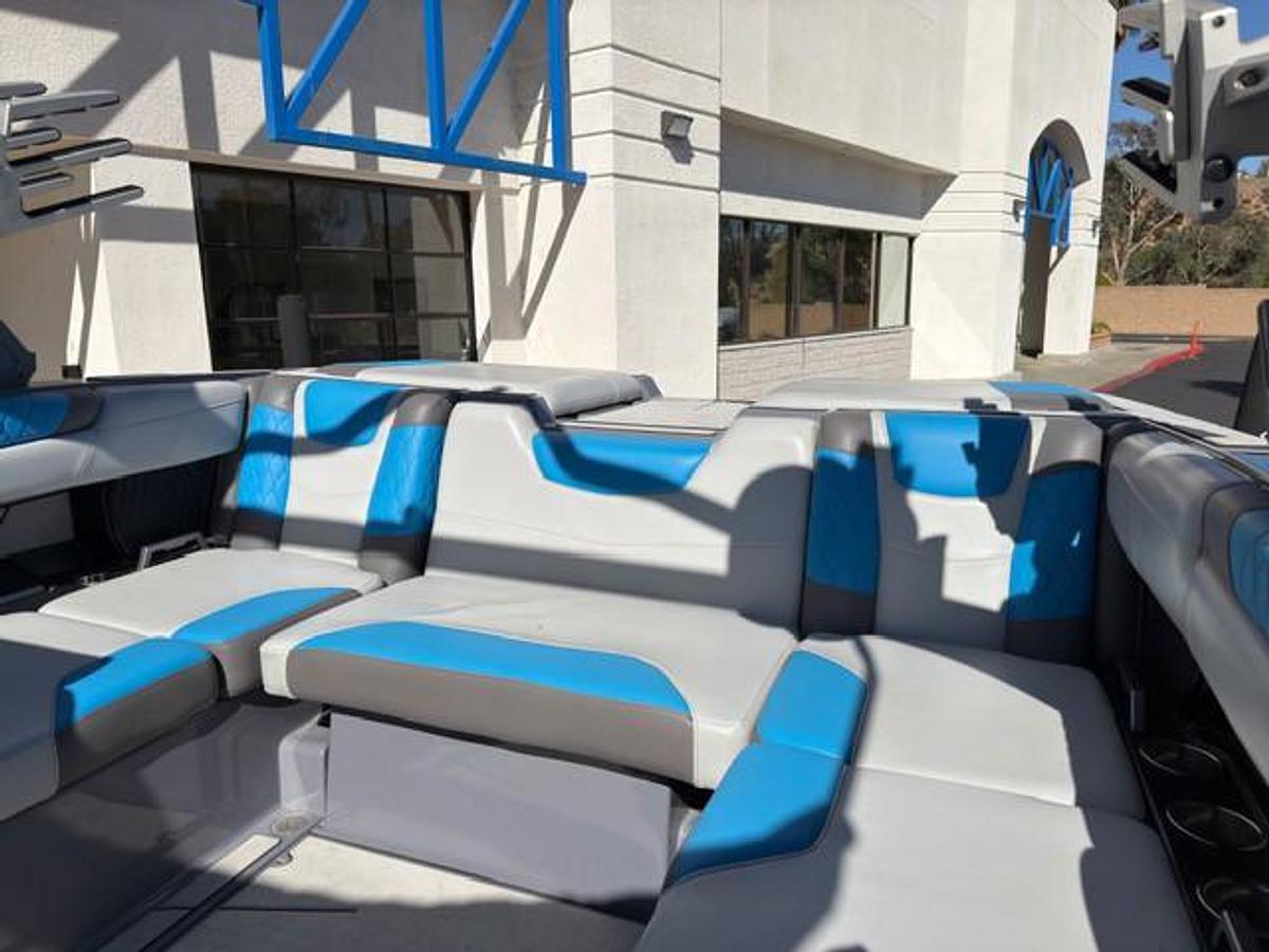 Used 2021 Malibu Boats M-Series M220