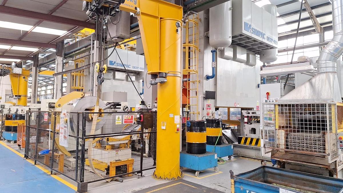 Used 2 x SIMPAC 800 ton Mechanical Presses with Feed Lines