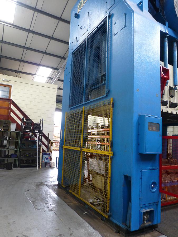 Used Rovetta 600-ton Double Sided Mechanical Press