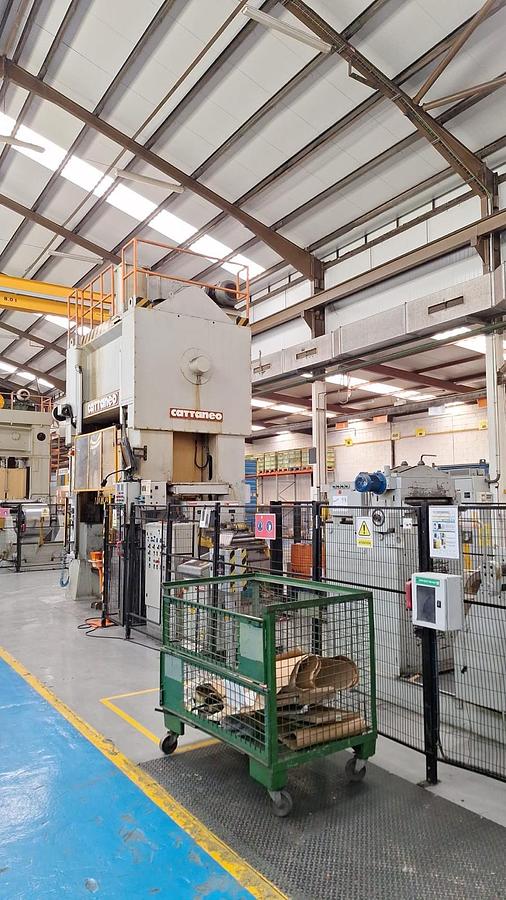 Used Cattaneo 400-ton Mechanical Press With Feed Line