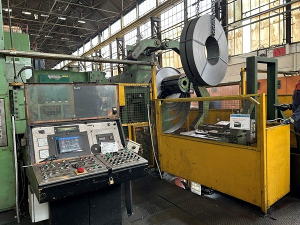 Used Muller Weingarten 630 ton Staigt Sided Mechanical Blanking Line