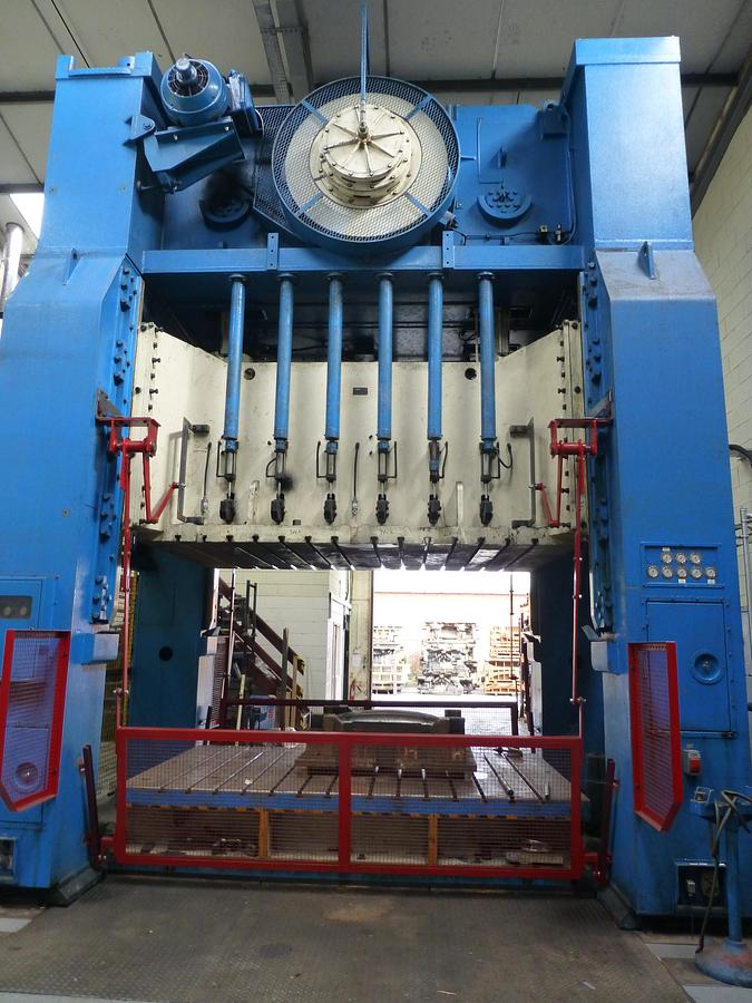 Used Rovetta 600-ton Double Sided Mechanical Press