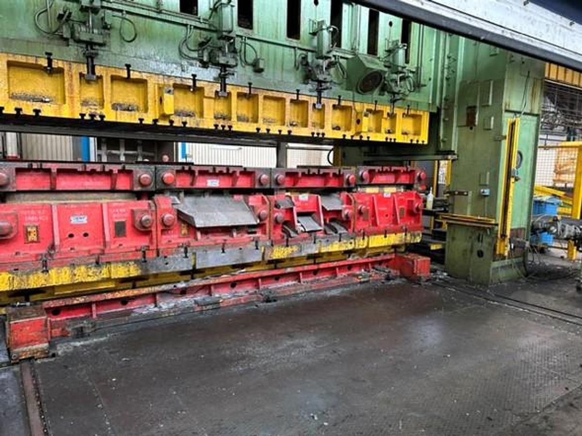 Used Muller Weingarten 2250 ton Straight Sided Mechanical Chassis Press