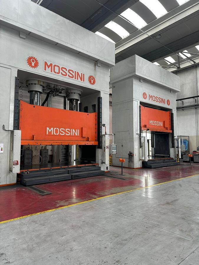 Used 2 x Mossini 2000-ton Hydraulic Presses