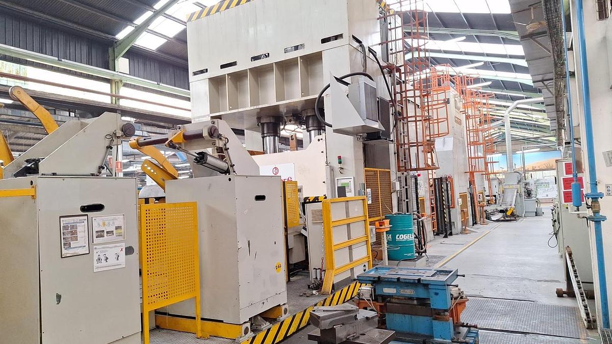 Used 2 x Rovetta 400 ton Mechanical Presses